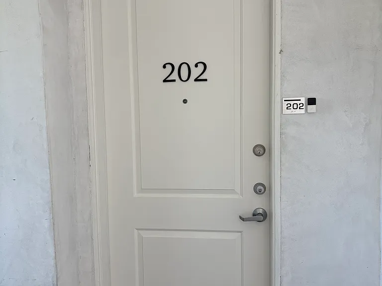 14143 Burbank Blvd #202 — Photo 33
