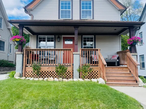 1051 N 68th St, Wauwatosa, WI 53213