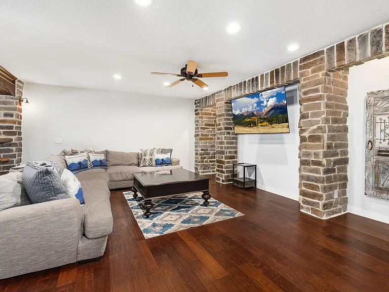 Almand Dr — Photo 12