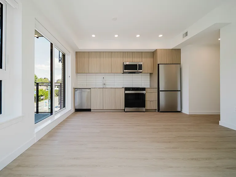 5828 Granville St — Photo 45