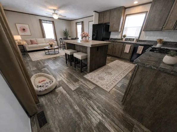 38000 Le Chateau Blvd, Clinton Township, MI