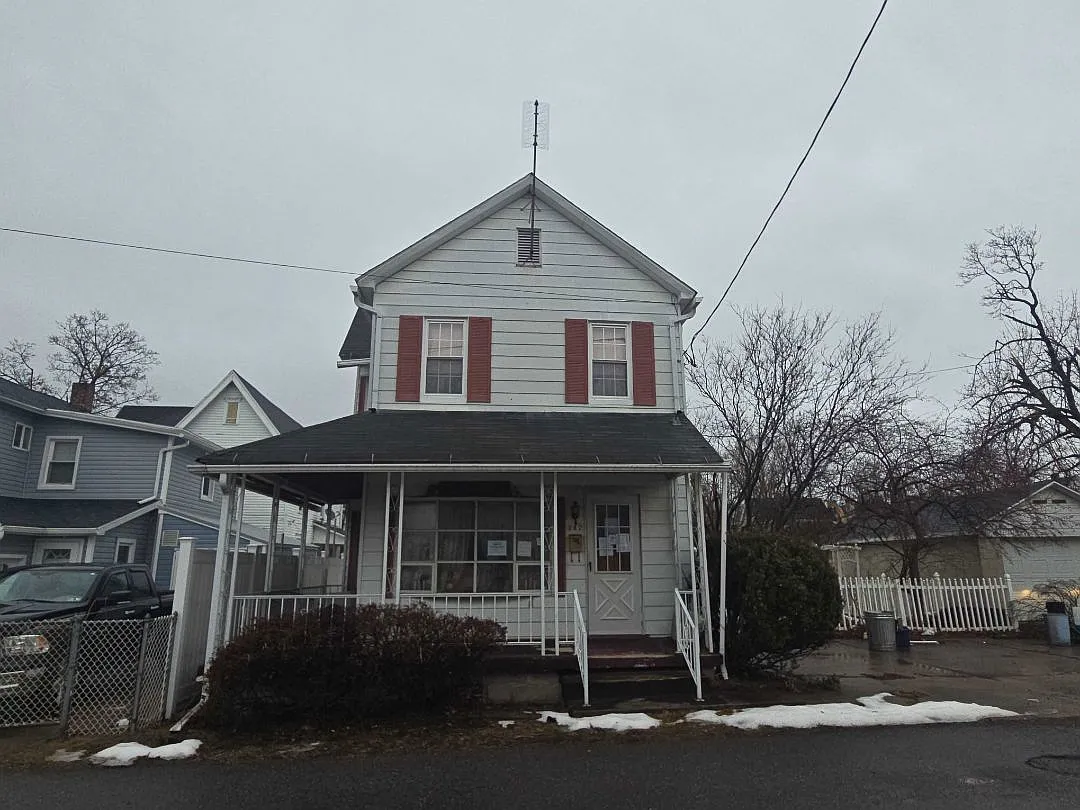 342 High School Ave photo 1