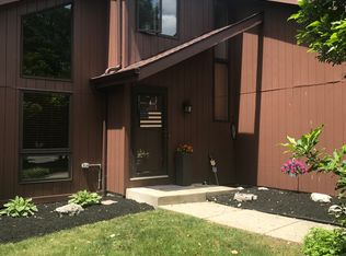 5 Goldfinch Ct, Buffalo, NY 14228