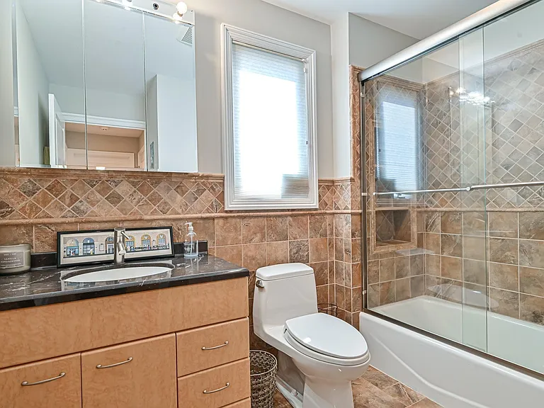 25 S 31st Ave — Photo 15