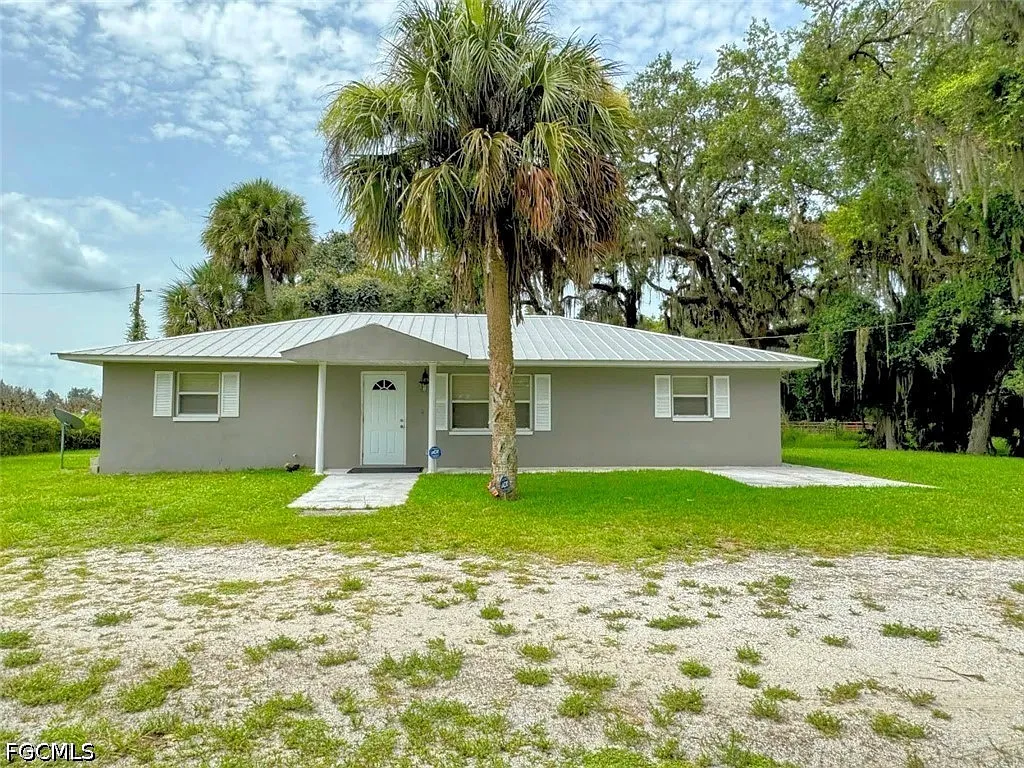 3 bed, 2.0 bath, 1500 sqft, $1,800 — Photo 2