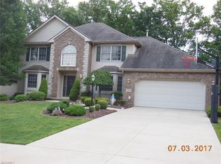 1370 Scenic Ln, Seven Hills, OH