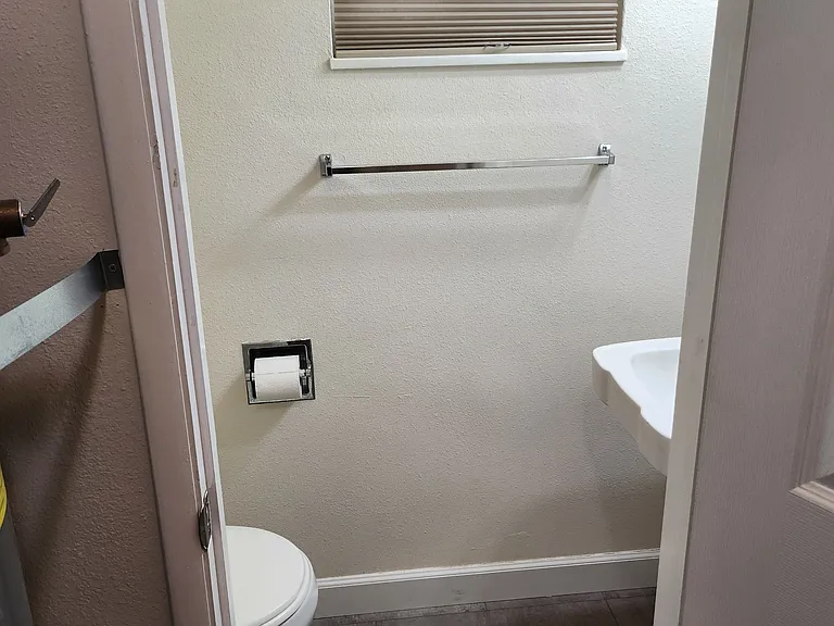 1260 S Klein Ave — Photo 11