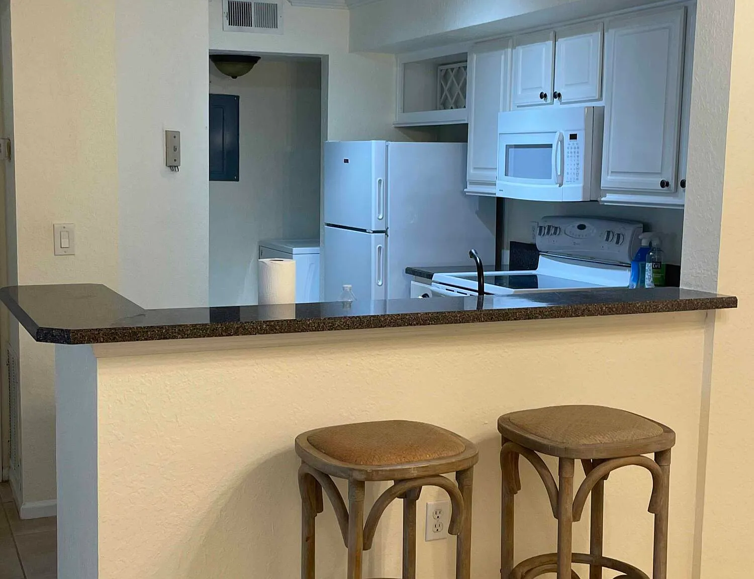 1 bed, 1.0 bath, 686 sqft, $1,550 — Photo 2