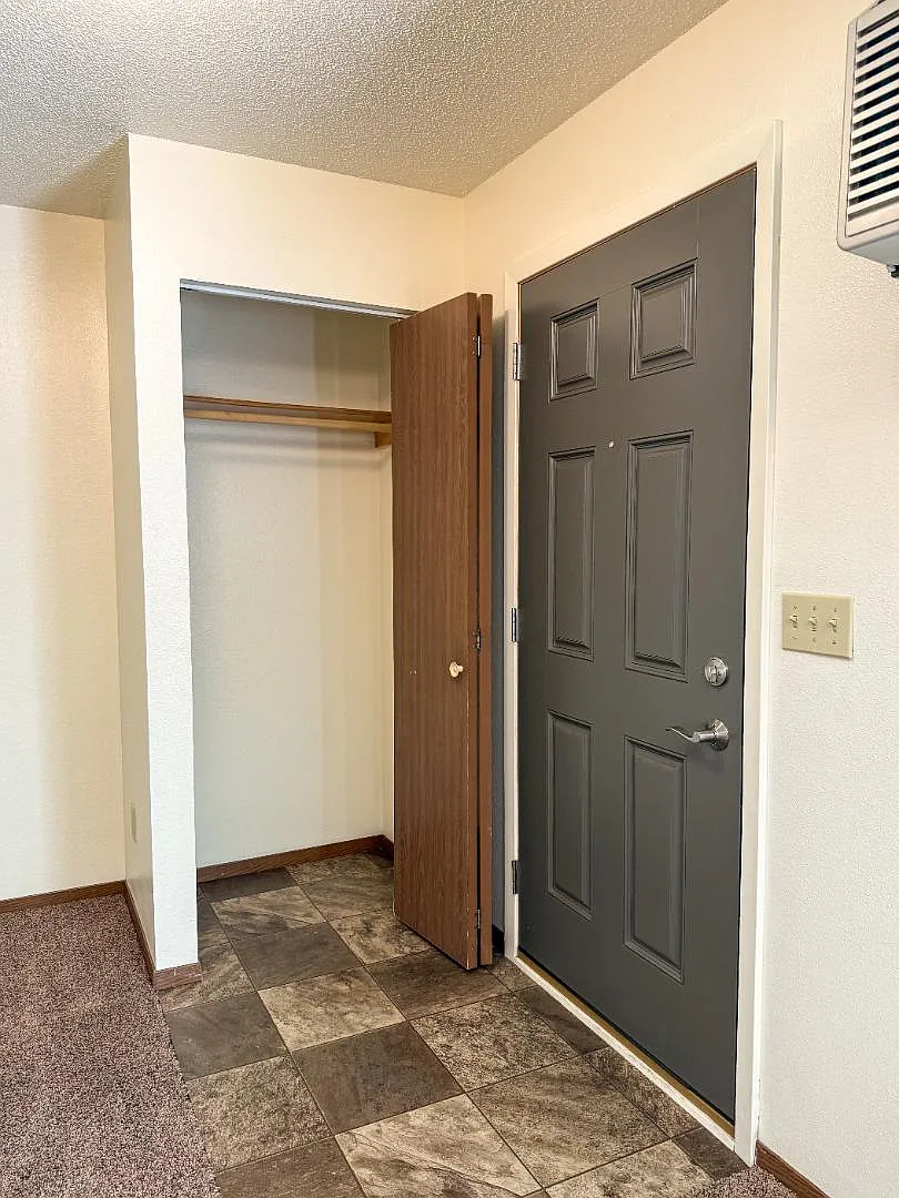 1630 College Lane - 30 — Photo 3