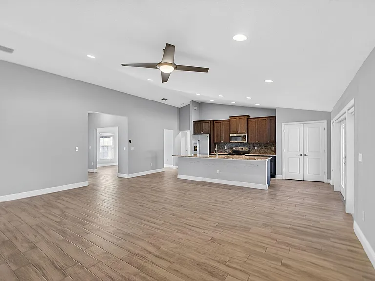 2501 SE Mariposa Ave — Photo 50