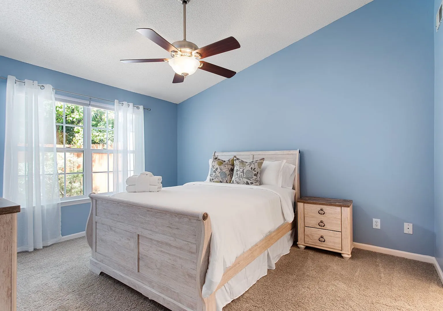 Primrose Place- 1361 Pinnacle Lane — Photo 3