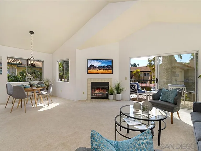 11341 Avenida De Los Lobos — Photo 2