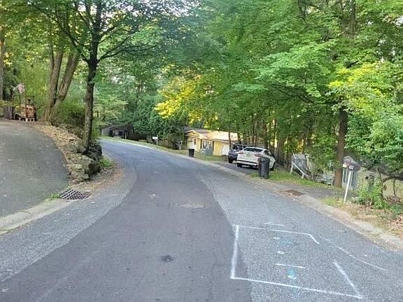 5th image of 12 Overlook Dr