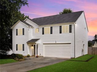 907 Townsend Farm Dr, Browns Summit, NC 27214