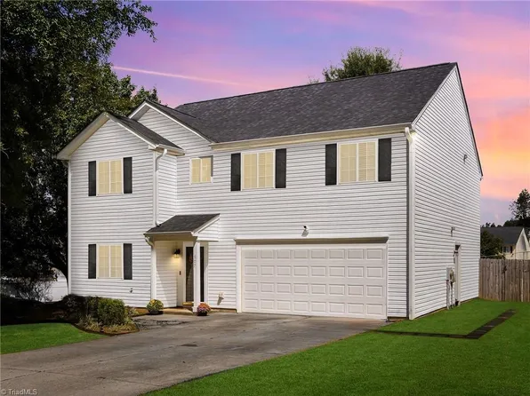 907 Townsend Farm Dr, Browns Summit, NC 27214