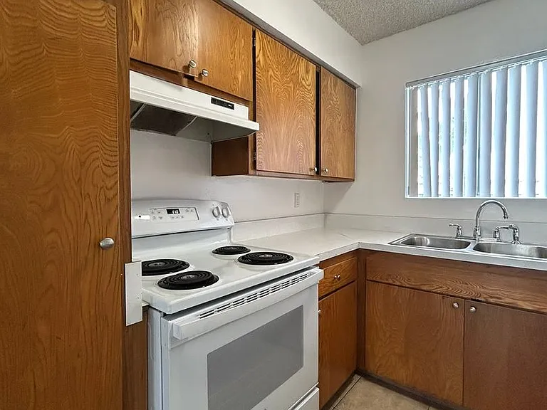 4945 Narragansett Ave — Photo 9