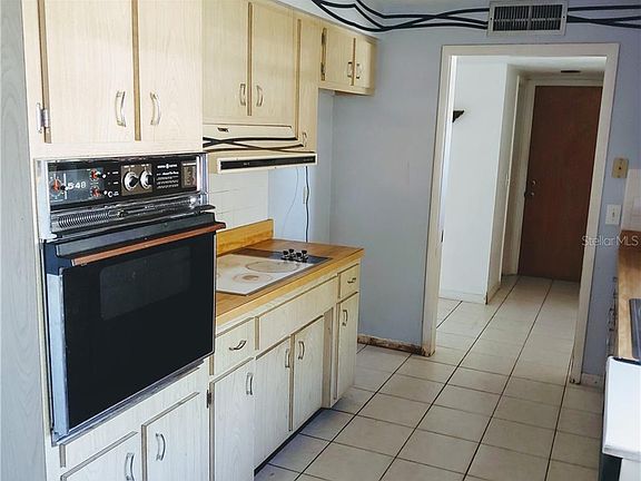 3rd image of 1818 Chateau Dr W