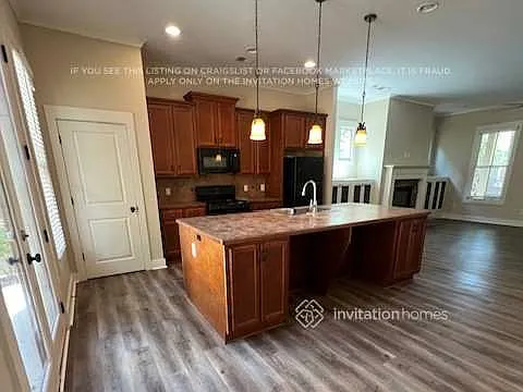 3124 Cunningham Ln — Photo 4