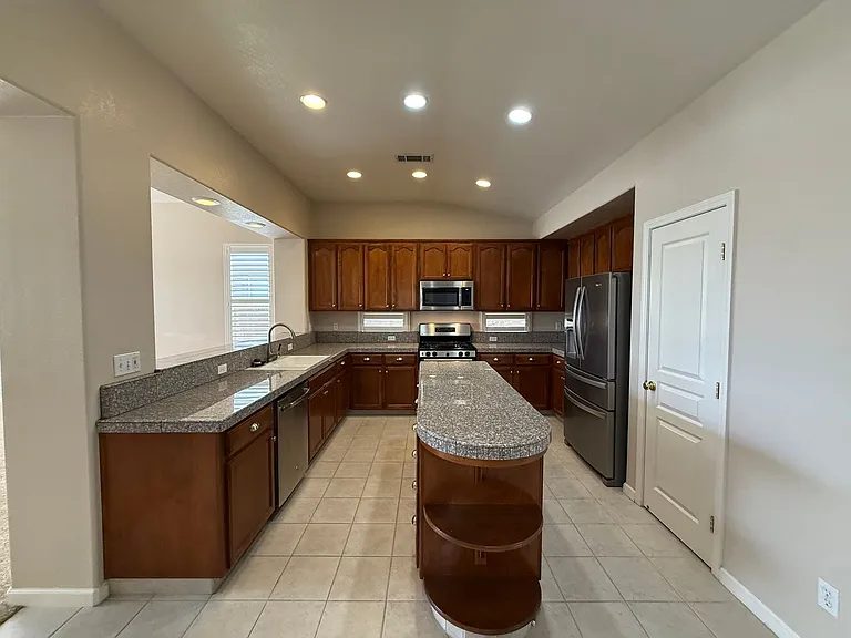 4024 Eastport Dr — Photo 12
