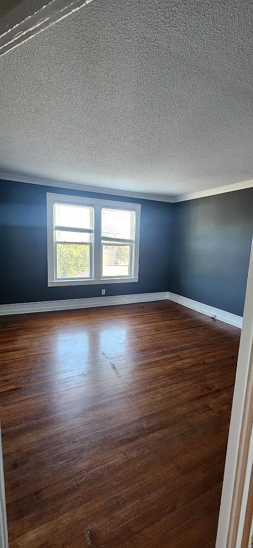 801 E North St - Unit 11 — Photo 1