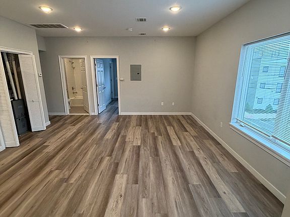4th image of 36 Auburn St #1