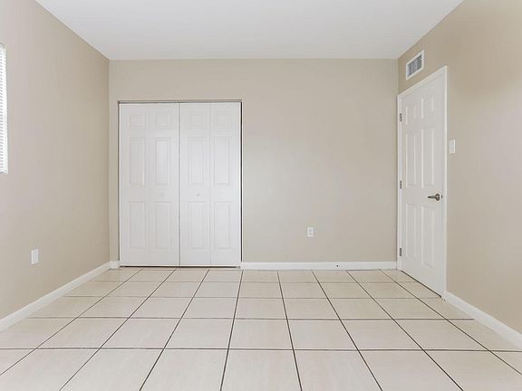 3rd image of 842 NE 142nd St
