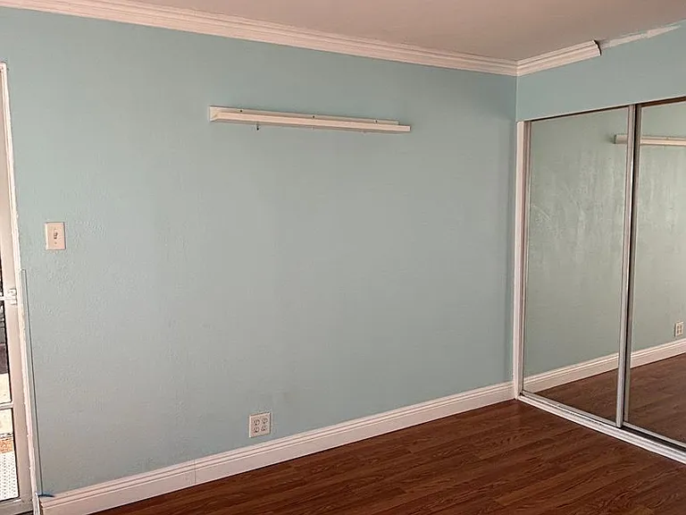 2832 Charlemagne Ave — Photo 3