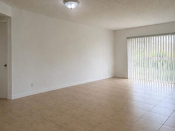 Living room
Actual Photo-unfurnished
Entire interior freshly painted