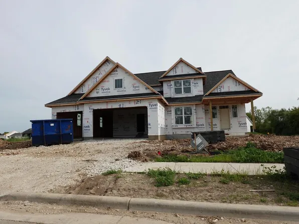 1301 Lynn CIRCLE, Oconomowoc, WI 53066