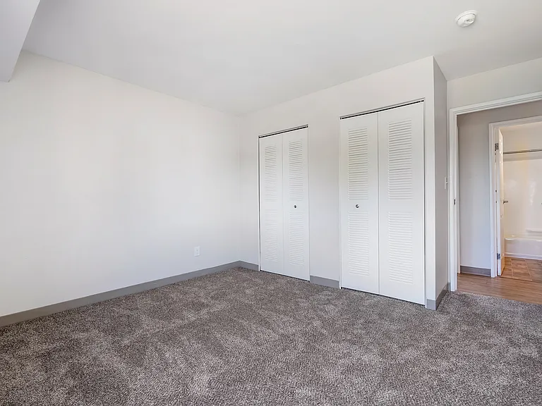 Franklin Manor Apartments — Photo 18