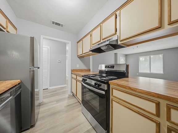 5th image of 1824 Seay Ct