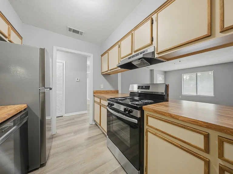 1824 Seay Ct — Photo 5