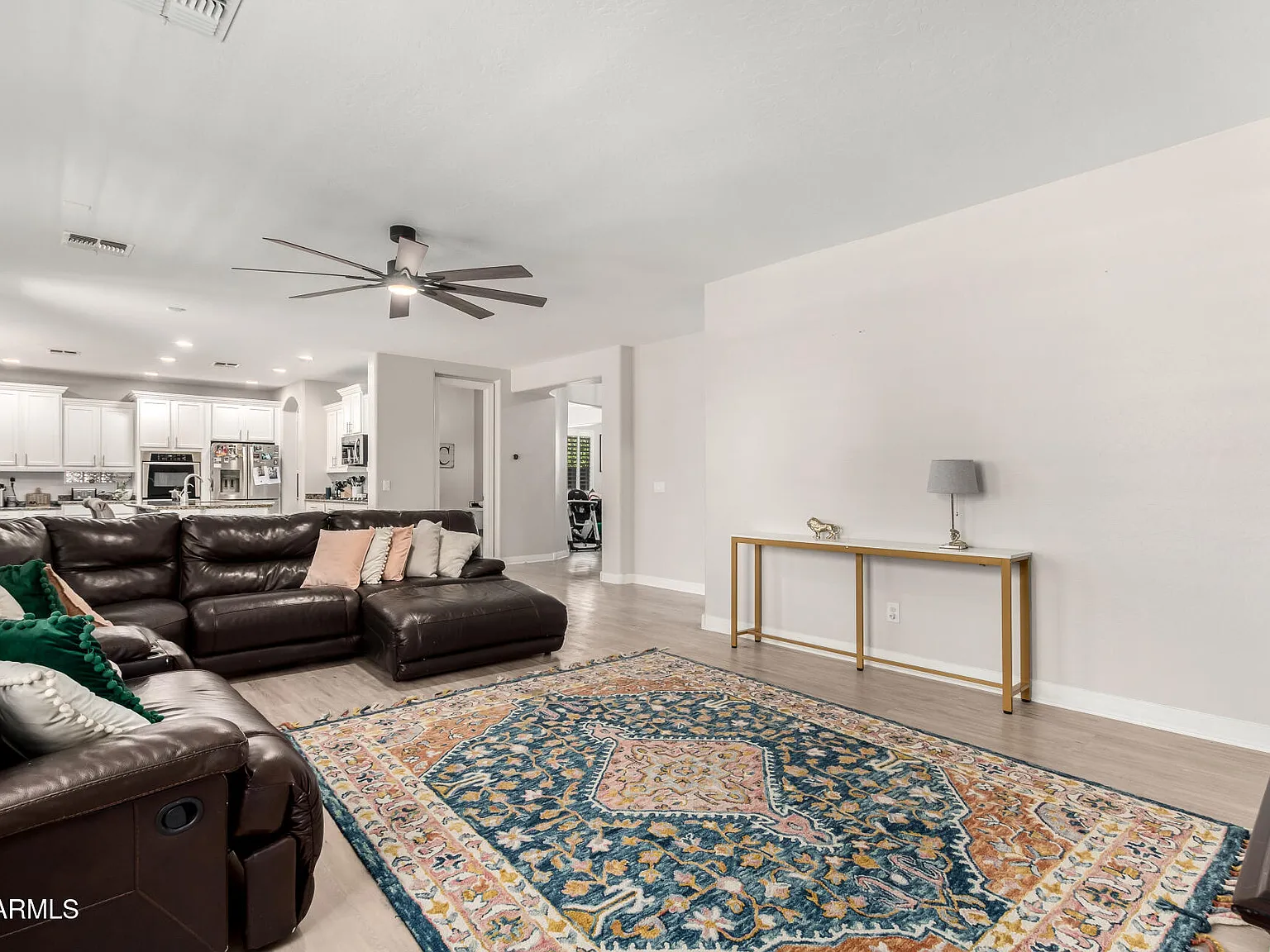 5 bed, 4.5 bath, 3861 sqft, $4,500 — Photo 4