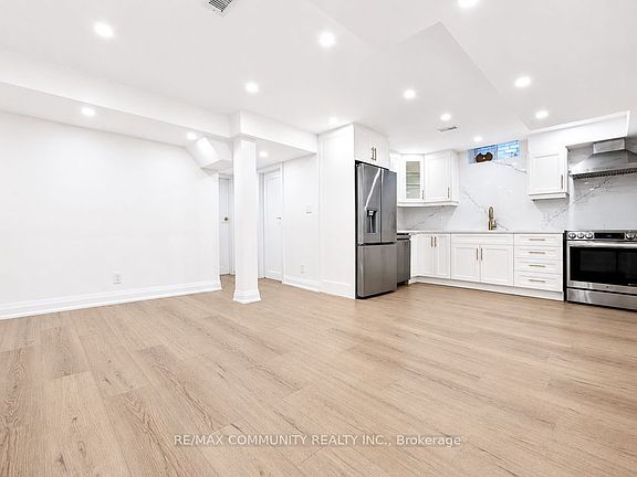 5th image of 8 Capstan Ct #Basement