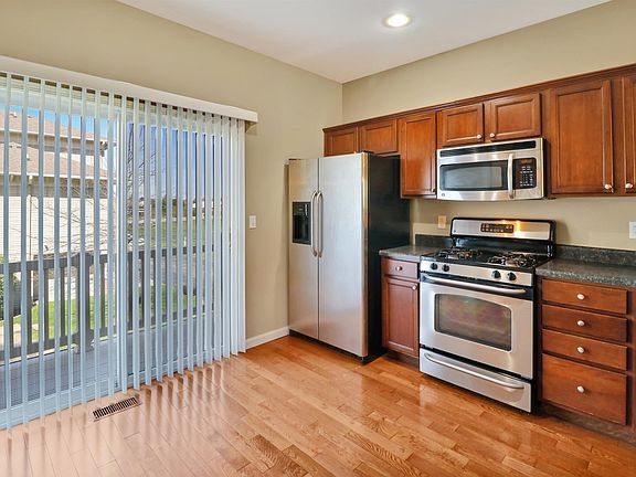 3rd image of 11217 Oakwood Dr #62