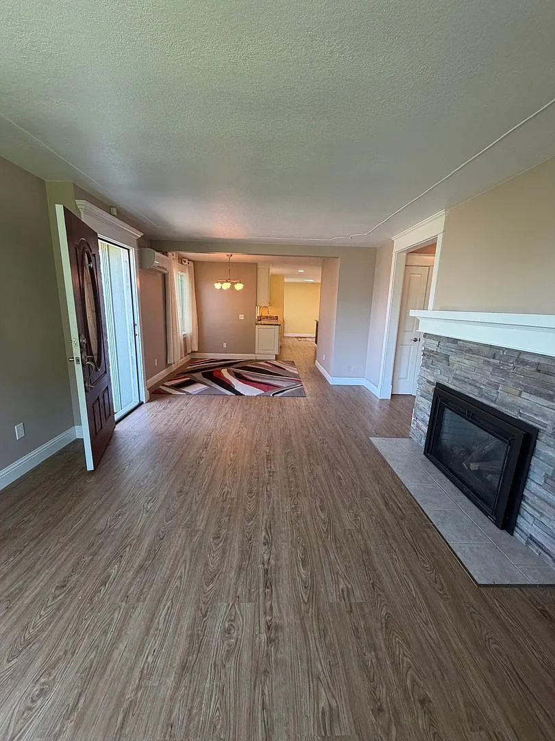 Newly Remodeled 2 Bedroom, 1 Bathroom House — Photo 3