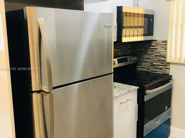 2615 Polk St #23, Hollywood, FL 33020