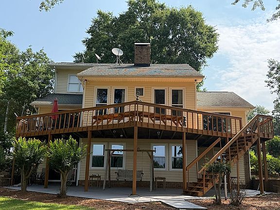 2nd image of 196 Lakeside View Cir