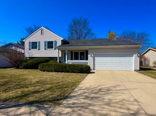 1711 Jennifer Ln, McHenry, IL 60050