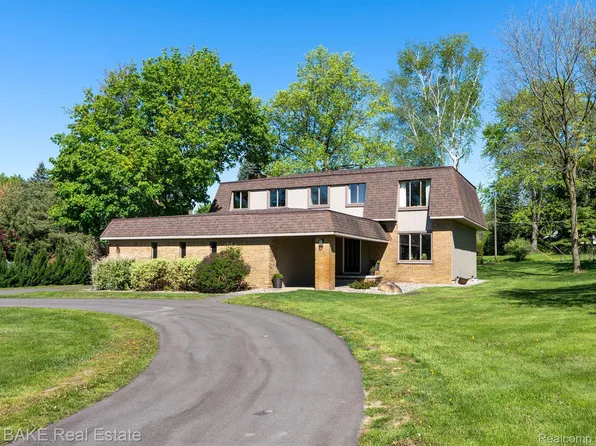 45150 Mayo Dr, Northville, MI 48167