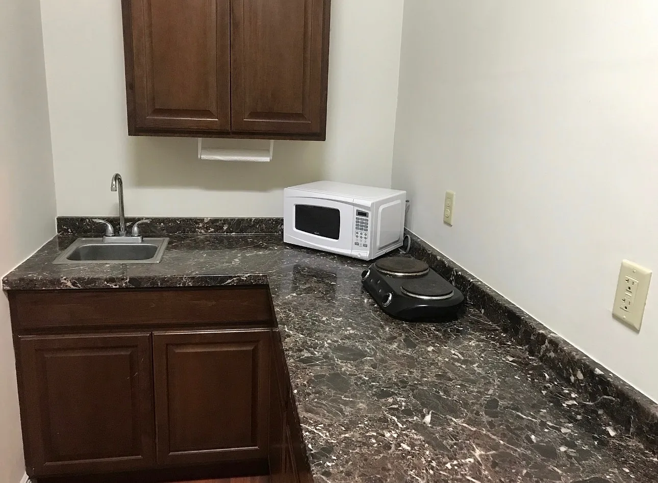 1 bed, 400 sqft, $1,000 — Photo 4