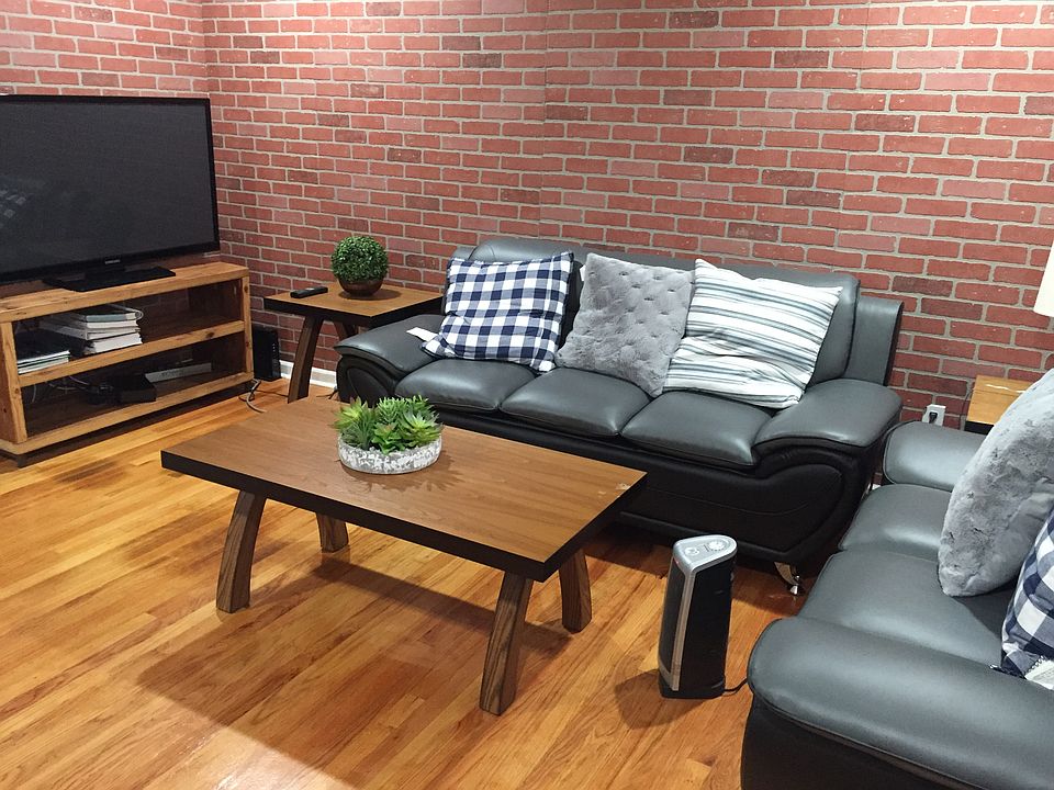 Living Room/Receiving Area