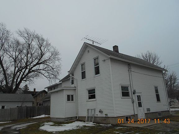 3rd image of 203 2nd St SE