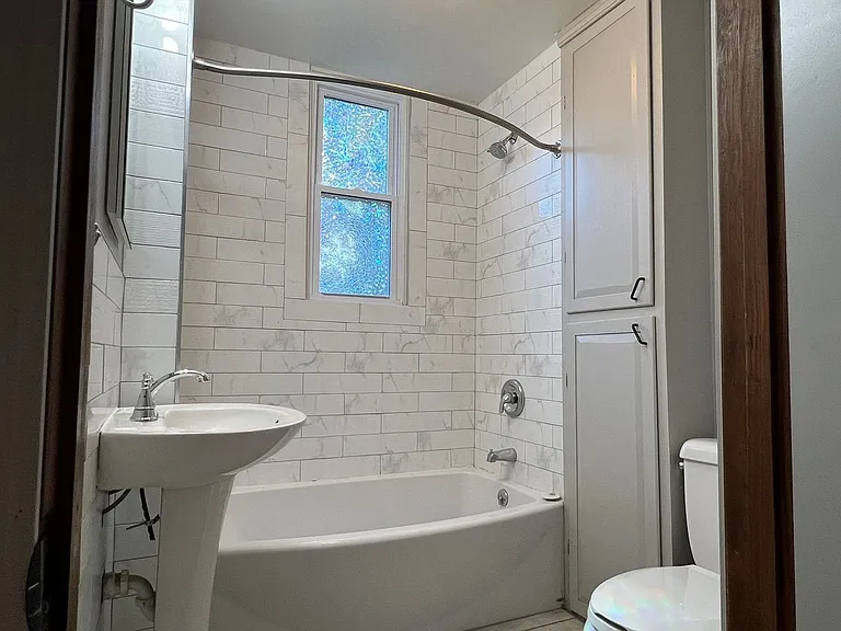 1352 N Summit Ave — Photo 7