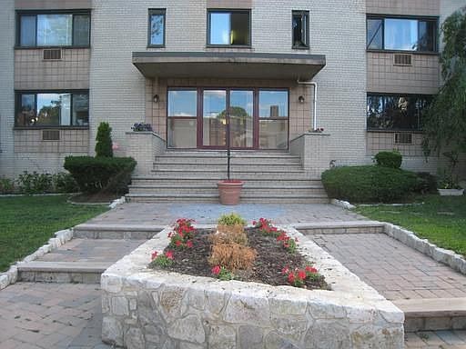 1st image of 116 Irvington Ave APT 2H