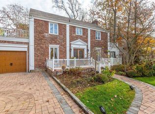 5 Robin Way, Great Neck, NY 11021