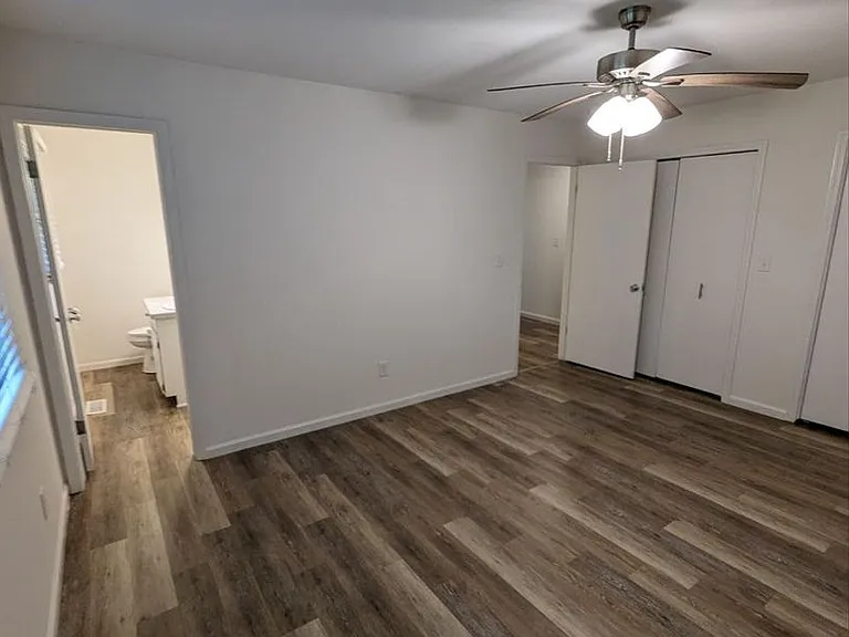 1424 E Hanover St — Photo 13
