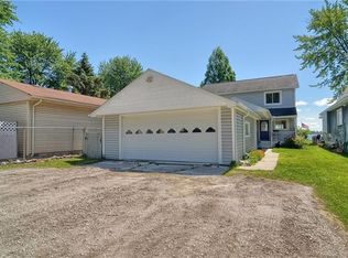 5485 Pointe Dr, East China, MI
