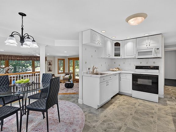 3rd image of 10 Stanton St
