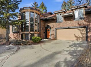 311 S Coach Light Bay SW, Calgary, AB T3H 1X3